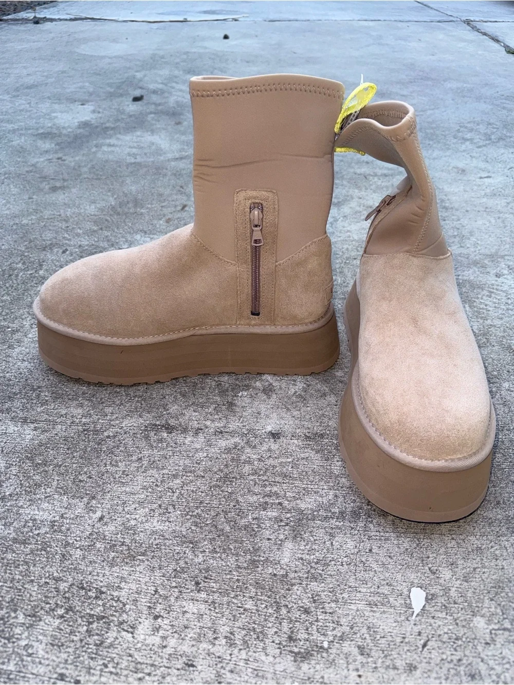 NWOT UGG Classic Dipper Tan Suede Platform Ankle Boots with Yellow Pull Tabs